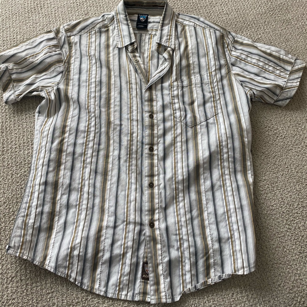 Men’s Kuhl six large button down shirt